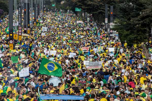 Manifestações no Estado de São Paulo foram pacíficas e reuniram 1 milhão e oitocentas mil pessoas