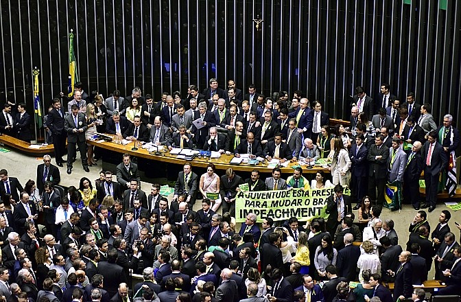 Sessão extra da Câmara dos Deputados para votar impeachment (Zeca Ribeiro / Câmara dos Deputados)