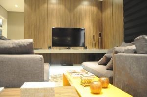 Renata Amado apresenta dicas para decorar a sala com painéis de parede