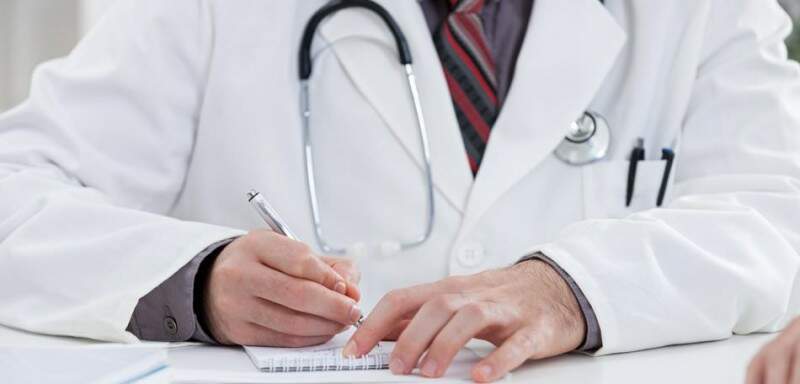 Outubro Rosa: quem é o médico que enxerga o câncer de mama?