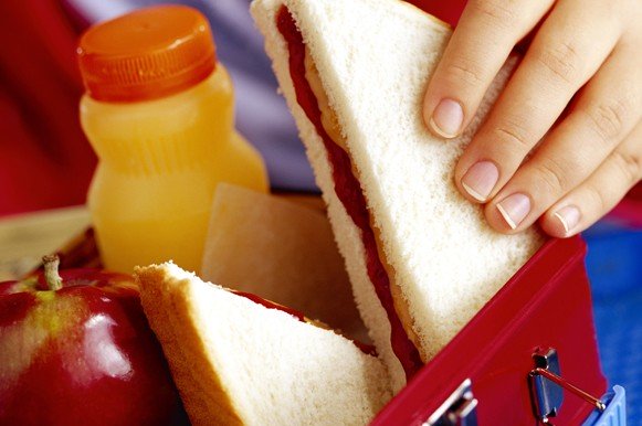 Como montar uma lancheira saudável e prática para seu filho