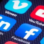 Quantas horas por dia você fica com o pescoço inclinado mexendo no celular?