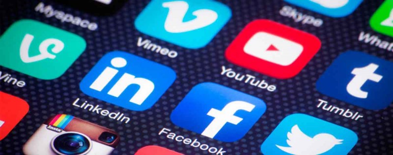 Quantas horas por dia você fica com o pescoço inclinado mexendo no celular?