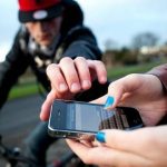 Quase metade dos brasileiros já tiveram o celular roubado