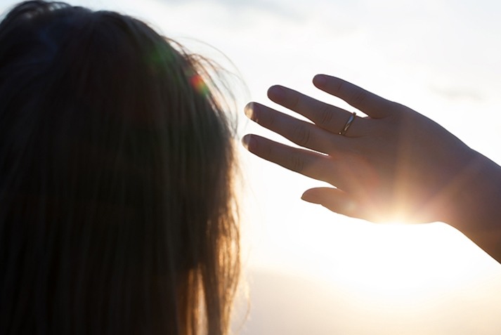Mais da metade dos brasileiros não protege os olhos do sol