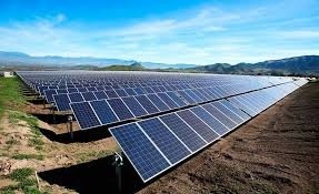 Estudo mostra que instalação de painel solar poderia gerar economia de R$ 360 mil por ano em subsídios
