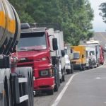 Governo de São Paulo vai entregar 25.850 adesivos eletrônicos para o pagamento automático de pedágios a caminhoneiros