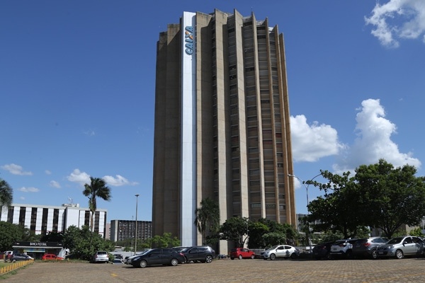 Bancários da Caixa condenam privatizações de empresas públicas estratégicas para o país