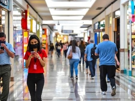 7 em cada 10 brasileiros não concordam com reabertura de estabelecimentos comerciais, mostra Ipsos