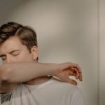 Médico aponta sintomas não usuais da Covid-19