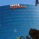 Bolsonaro diz que não vai privatizar Caixa, mas processo de venda do banco segue