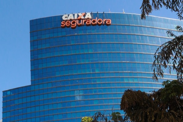 Bolsonaro diz que não vai privatizar Caixa, mas processo de venda do banco segue