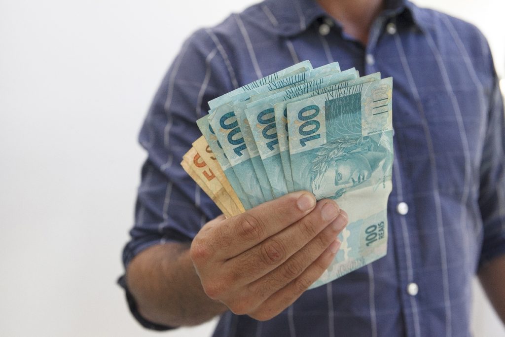 Lives e posts orientam sobre educação financeira e investimentos