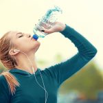 7 sinais de que você está bebendo pouca água