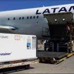 Avião Solidário da LATAM decola com mais 1,9 milhão de vacinas pelo Brasil