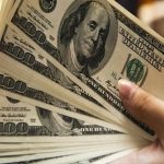 Por que o dólar continua caro e quando o preço vai cair?