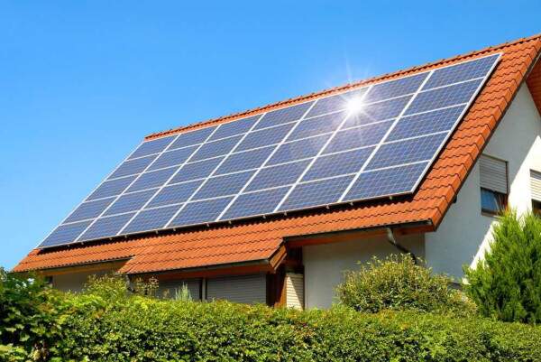 “Energia solar é um excelente investimento”, diz mentora financeira