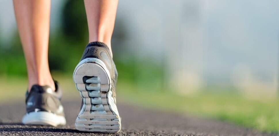 4 dicas para cuidar da saúde das pernas