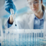 Dia Nacional do Farmacêutico: profissão multidisciplinar exige qualificação contínua