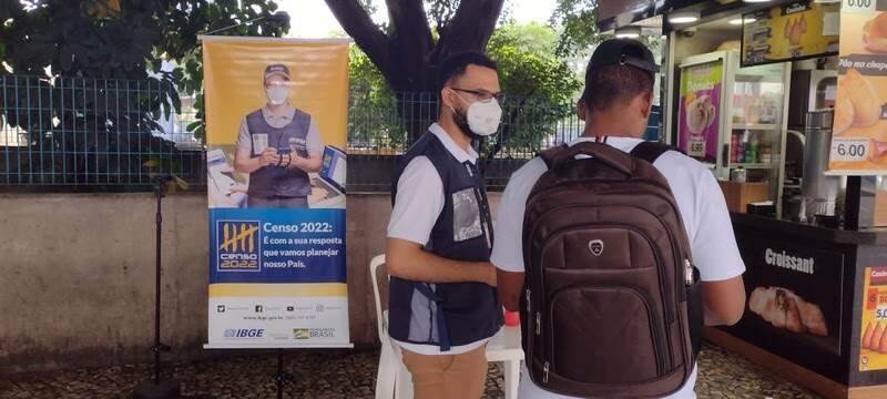 Terminais Carapicuíba e Jabaquara recebem equipes do IBGE para orientar passageiros interessados em trabalhar no Censo 2022