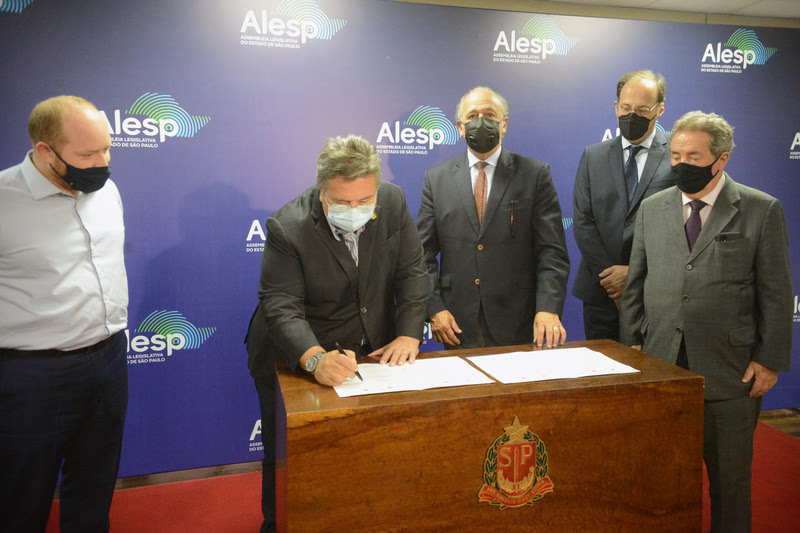  Alesp e Tribunal de Contas do Estado firmam acordo para difusão de conteúdos informativos
