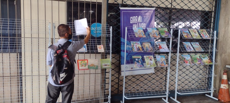 Terminal Cecap da EMTU recebe o projeto Gira Livro