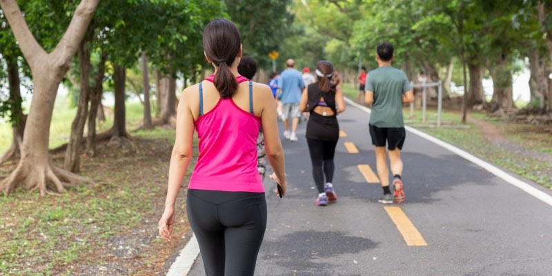 Caminhada ao ar livre é tendência no cuidado com a saúde mental