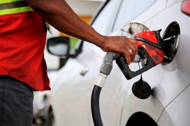 Governo de São Paulo reduz ICMS na gasolina de 25% para 18%