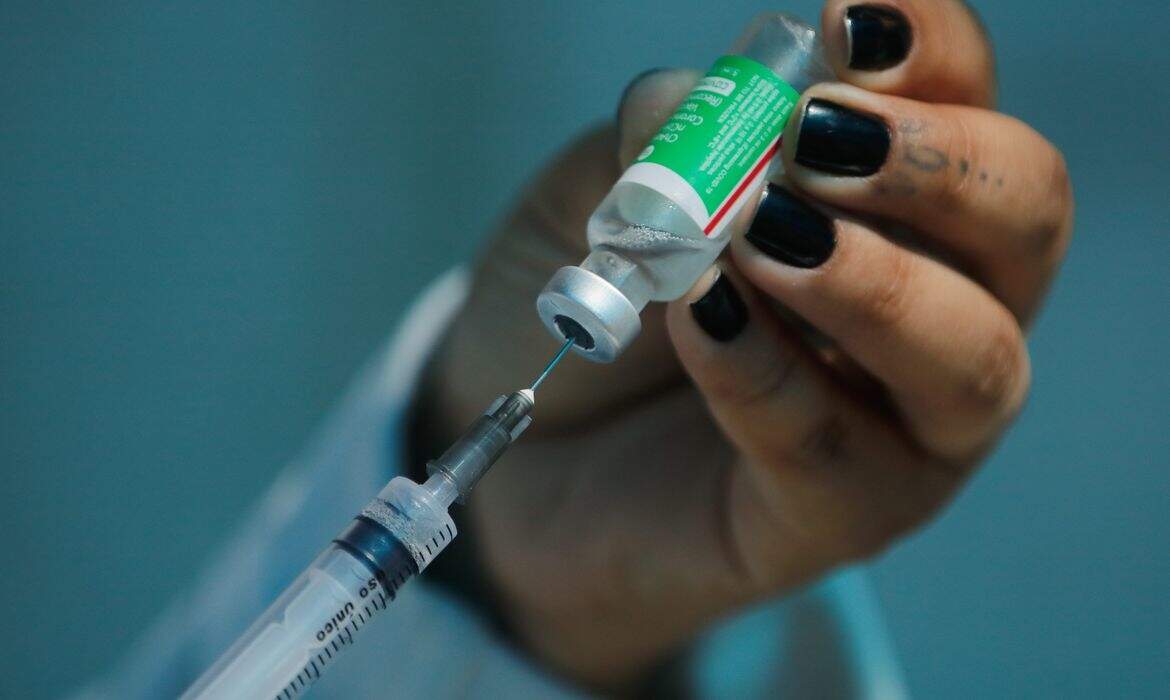 Moderna anuncia nova vacina bivalente mais eficiente contra a variante Ômicron