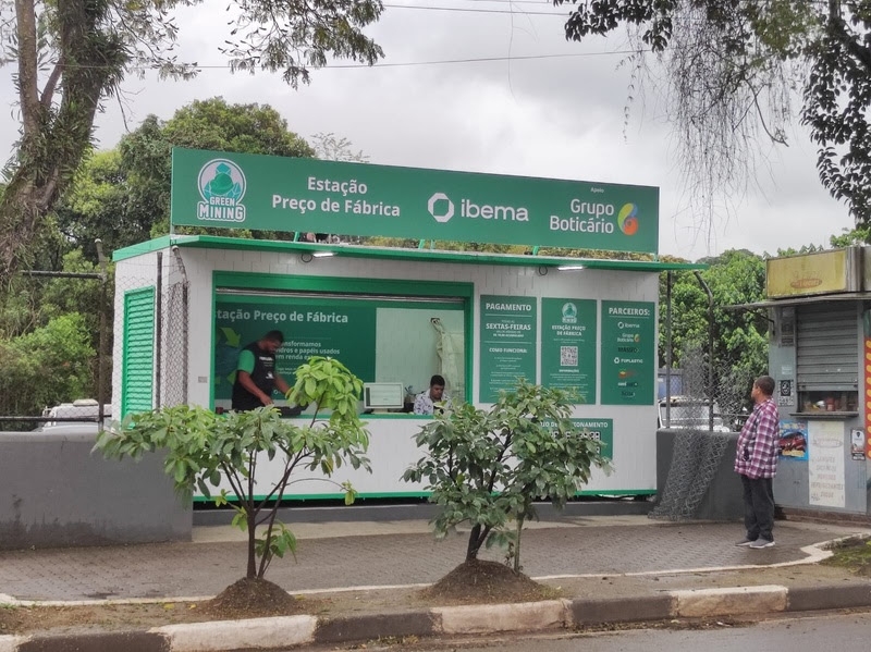 Embu das Artes inaugura contêiner que troca recicláveis por dinheiro via pix